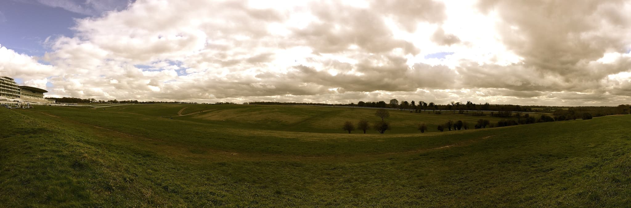 Epsom Downs Racecourse: Complete Guide
